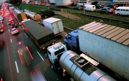 Governo aumenta punição e greve dos caminhoneiros perde força