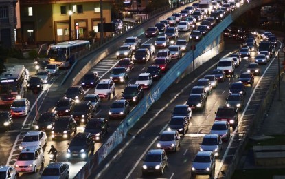 Carros com placa final 0 devem ser licenciados até o fim do mês