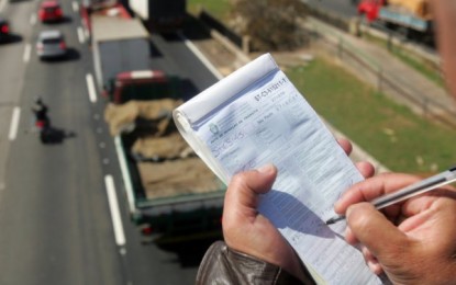 Proposta exige que multa de trânsito informe modelo e cor do veículo