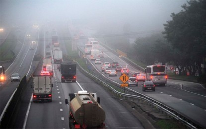 Dirigir sob neblina exige mais cuidado dos condutores