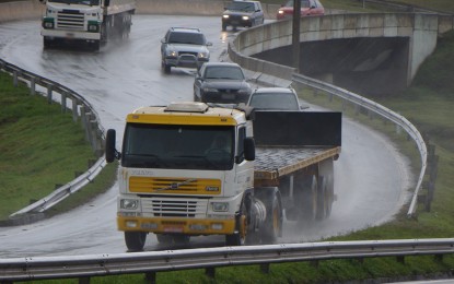 Detran alerta os caminhoneiros sobre segurança no trânsito