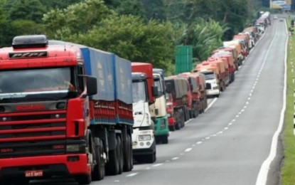 Greve de Caminhoneiros – Comissão se reunirá com governo em busca de acordo para caminhoneiros