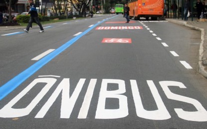 Transitar no corredor de ônibus vira infração gravíssima