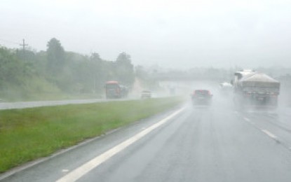 Direção sob chuva requer cuidados especiais dos motoristas