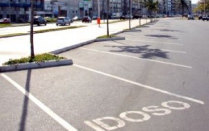 Projeto quer tornar crime estacionar em vagas prioritárias