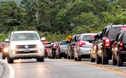 Uso de farol baixo durante o dia nas rodovias é votado no Senado