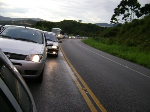 uso-de-farol-durante-o-dia-em-rodovias-segue-para-sancao-de-dilma