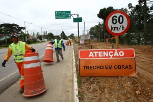 Empresa inicia as obras de duplicação da Rodovia da Uva (PR-417), entre Curitiba e Colombo. No trecho circulam, diariamente, cerca de 16 mil veículos. O investimento do Governo do Estado na duplicação é de R$ 35,8 milhões. - Curitiba/Pr, 06/09/2013. Foto: Jonas Oliveira/ANPr