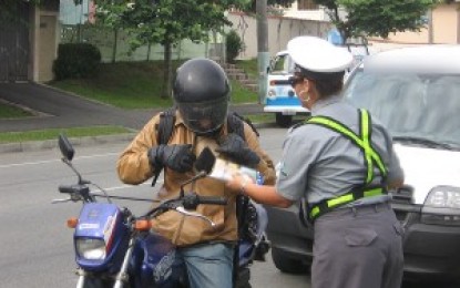 Especialistas são contrários à proibição de aplicativos para alertar blitz no trânsito