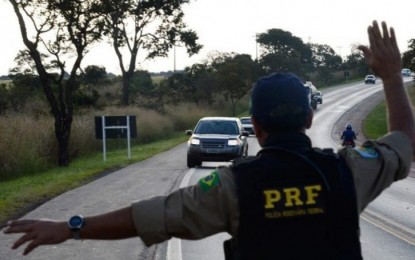 Farol de dia passa a valer em rodovias. Conheça as regras de uso das lanternas