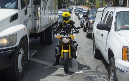 Circulação de motos no corredor é legalizada na Califórnia