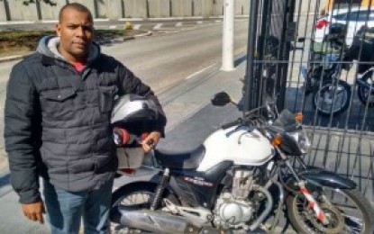 De carona: Ícones da praticidade, motoboys somam mais de 2 milhões no país