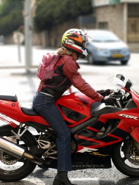 dicas-para-as-mulheres-motociclistas-vaidade-com-seguranca-sobre-duas-rodas