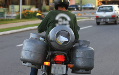Transporte de carga em motos: respeito às regras deve ser prioridade