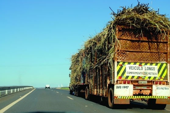 transporte-de-cargas-derramar-ou-lancar-na-via