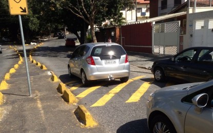 Mito ou verdade: Passar na lombada em diagonal é melhor?