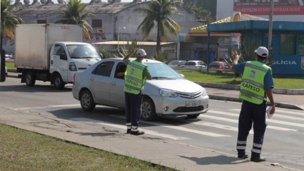 som-que-possa-ser-ouvido-do-lado-de-fora-do-carro-vai-render-cinco-pontos-na-carteira-e-multa