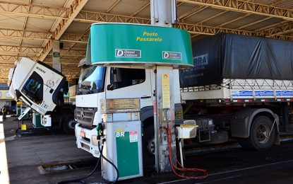 Preço do diesel cai 10,4% nas refinarias e o da gasolina, 3,1%