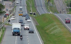 comissao-aprova-fim-de-farol-aceso-durante-o-dia-em-rodovias-no-perimetro-urbano