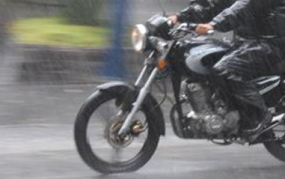 Riscos para motociclistas são maiores sob chuva