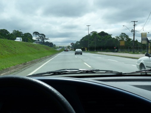 ultrapassar-o-limite-de-velocidade-e-a-infracao-mais-cometida-nas-rodovias-brasileiras