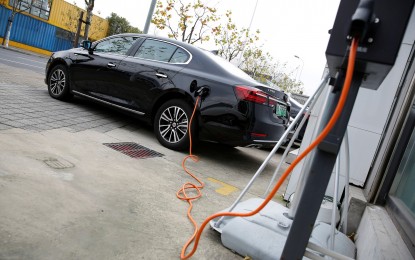 Carros elétricos são subestimados por petroleiras, dizem especialistas