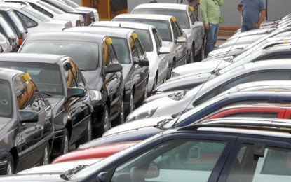 Cheiro de carro novo pode causar prejuízos à saúde