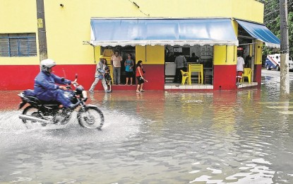 Confira dicas para andar de moto na chuva