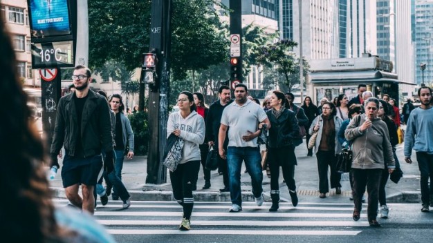 vai-a-pe-dicas-para-pedestres-sobre-seguranca-no-transito