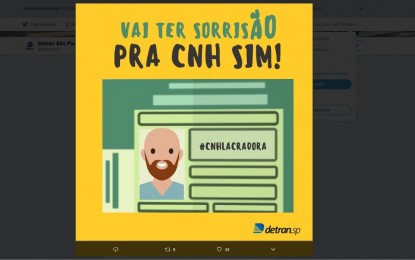 Detran de SP faz campanha para lembrar que pessoas podem sorrir em foto de CNH