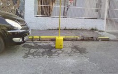 É permitido ao cidadão pintar uma sinalização de proibido estacionar em frente à própria casa?
