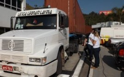 Barra de direção exige cuidados para evitar folgas que podem colocar em risco a segurança do caminhão