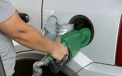 Preço da gasolina fica estável após registrar primeira queda em 14 semanas