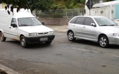 Saiba como ser ressarcido por danos no veículo após cair em buraco