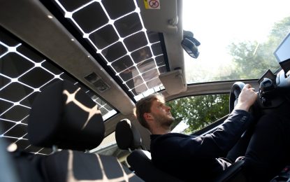 Carro elétrico movido a energia solar se recarrega enquanto anda