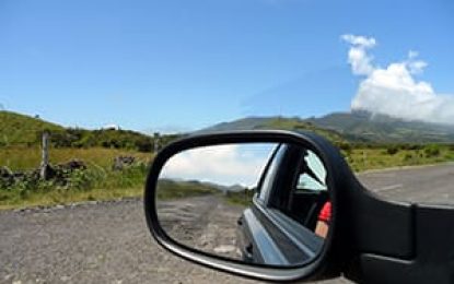 Atenção: jogar lixo na rodovia é ilegal e pode causar multa