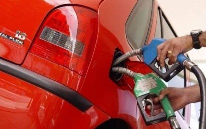 Preço da gasolina cai 11% no Brasil em um ano