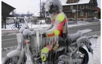 Vai andar de moto no inverno? Esses itens não podem faltar