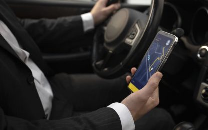 Estudo mostra que 75% dos condutores usam celular enquanto dirigem