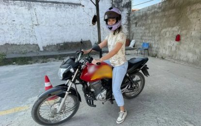 Dia do Motociclista: mulheres driblam desafios para tirar CNH e pilotar motocicleta