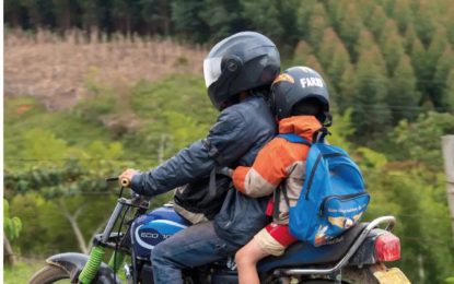 Atenção: motociclista que transporta criança menor de 10 anos pode ter suspensão direta da CNH