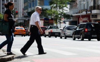 Trânsito – Aparelho aumenta segurança dos Idosos na hora de atravessar a rua