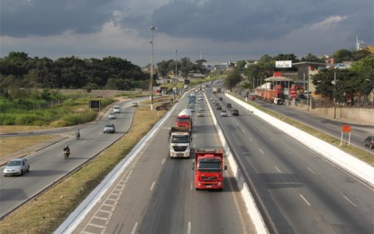 Isenção de taxas de renovação de CNH para caminhoneiros é rejeitada na Câmara dos Deputados