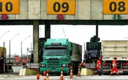 Economia puxa para baixo movimento de caminhões em estradas