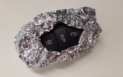 Por que especialistas recomendam embrulhar chaves automáticas do carro em papel alumínio?