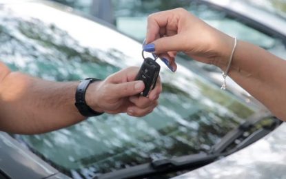 Não comunicar a venda do veículo pode gerar transtornos que vão de multas à responsabilização por acidentes
